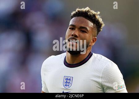 Wolverhampton, Großbritannien. 14.. Juni 2022. Reece James von England schaut zu. UEFA Nations League, Gruppe c Spiel, England gegen Ungarn im Molineux Stadion in Wolverhampton, England am Dienstag, 14.. Juni 2022. Nur zur redaktionellen Verwendung. Bild von Steffan BowenAndrew Orchard Sports Photography/Alamy Live News Credit: Andrew Orchard Sports Photography/Alamy Live News Stockfoto