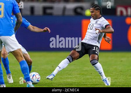 Mönchengladbach, DEUTSCHLAND - 14. JUNI: Serge Gnabry von Deutschland während des UEFA Nations League-Spiels zwischen Deutschland und Italien im Borussia-Park am 14. Juni 2022 in Mönchengladbach, Deutschland (Foto: Joris Verwijst/Orange Picches) Stockfoto