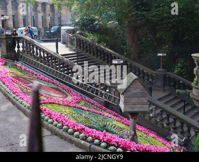 Mit seinem majestätischen Schloss und dem berühmten Festival ist Edinburgh eine der außergewöhnlichsten Städte Europas. Stockfoto