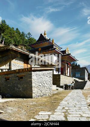 Upper Pisang Village, um Annapurna Trek, Manang District, Gandaki Zone, Nepal Himalaya, Nepal. Stockfoto