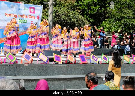 Darsteller beim Spring India Day 2022 auf dem Union Square in der Innenstadt von San Francisco, Kalifornien; feiert die indische Kultur in der Bay Area. Stockfoto