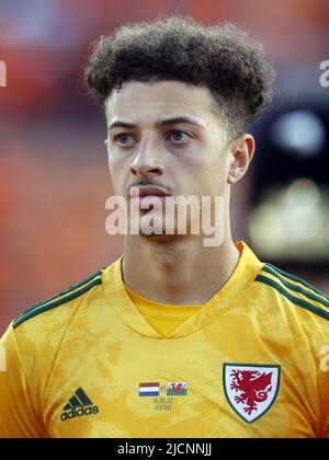 ROTTERDAM - Ethan Ampadu von Wales während des Spiels der UEFA Nations League zwischen den Niederlanden und Wales im Feyenoord-Stadion am 14. Juni 2022 in Rotterdam, Niederlande. ANP PIETER STAM DE YOUNG Stockfoto