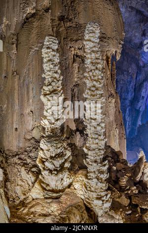 BIJIE, CHINA - 10. JUNI 2022 - Blick auf die Zhijin-Höhle, die Spitze der "sechs schönsten Touristenhöhlen in China", in Bijie, Provinz Guizhou, China, J Stockfoto