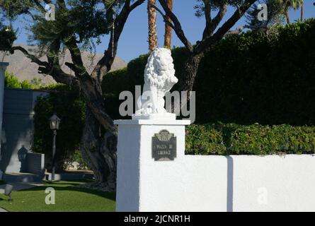Palm Springs, California, USA 11.. Juni 2022 Eine allgemeine Sicht auf die Atmosphäre des ehemaligen Hauses von Entertainer Liberace, Piazza Di Liberace, 1441 N. Kaweah Road, am 11. Juni 2022 in Palm Springs, Kalifornien, USA. Foto von Barry King/Alamy Stockfoto Stockfoto