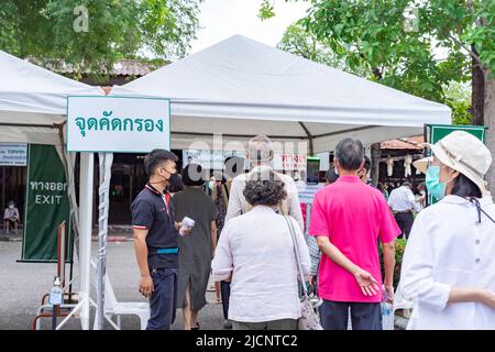 Chiang Mai, Thailand - 18. Oktober 2020, die Temperatur-Screening-Zone vor Get Inside JingJai Market, das kreative Kunst und Handwerk handgemachte Produkt in CH Stockfoto