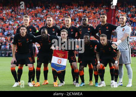 Rotterdam, Niederlande. 14.. Juni 2022. Die Spieler der Niederlande posieren für Fotos vor dem Fußballspiel der Gruppe 4 in der Liga A der UEFA Nations League zwischen den Niederlanden und Wales in Rotterdam, Niederlande, 14. Juni 2022. Quelle: Zheng Huansong/Xinhua/Alamy Live News Stockfoto