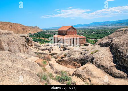 Uplistsikhe Cave City in der Nähe von Gori, Cave Town. Alte uralte Höhle in Georgien. Stockfoto