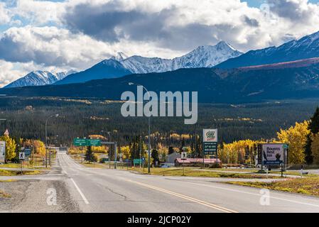 Dorf Haines Junction im Yukon Territory im Herbst und Herbst Stockfoto