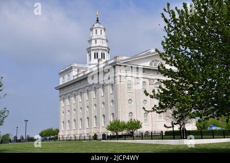 Nauvoo, Illinois, USA. Der Nauvoo Illinois Tempel, erbaut im Stil der griechischen Wiederbelebung, wurde 2002 eingeweiht. Stockfoto