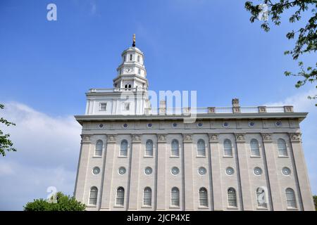 Nauvoo, Illinois, USA. Der Nauvoo Illinois Tempel, erbaut im Stil der griechischen Wiederbelebung, wurde 2002 eingeweiht. Stockfoto