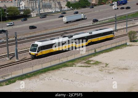 Dallas Area Rapid Transit (DART) Zug in Dallas Texas Stockfoto