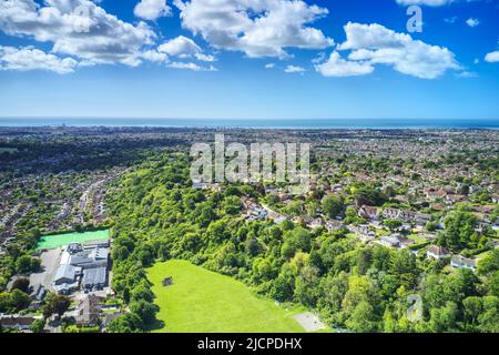 High Salvington in den Ausläufern der South Downs mit herrlichem Blick über Worthing und entlang der Südküste Englands in West Sussex gelegen, Stockfoto