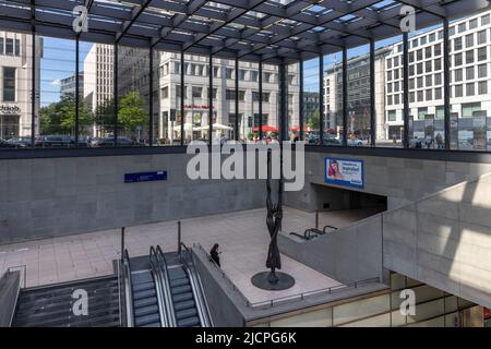 Im Eingang zum Bahnhof Berlin Potsdamer Platz, Berlin, Deutschland Stockfoto