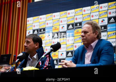 Der kolumbianische Fußballverband stellt seinen neuen Trainer als Ersatz für Reinaldo Rueda in einer Pressekonferenz mit dem neuen Trainer Nestor Loren vor Stockfoto