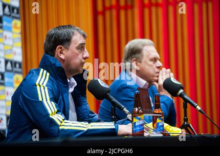 Der kolumbianische Fußballverband stellt seinen neuen Trainer als Ersatz für Reinaldo Rueda in einer Pressekonferenz mit dem neuen Trainer Nestor Loren vor Stockfoto