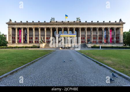 Das Alte Museum wurde von 1825 bis 1830 von Karl Friedrich Schinkel im Stil des Klassizismus, Berlin, erbaut. Stockfoto