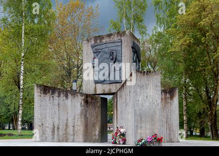 SILLAMEE, ESTLAND - 28. Mai 2022. Kenotaph. Denkmal für den unbekannten Soldaten im Park. Denkmal für die Helden, die während des Zweiten Weltkriegs starben. Stockfoto