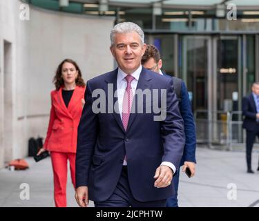 Brandon Lewis erhält Interviews im BBC Broadcasting House am Langham Place. Bild aufgenommen am 12.. Juni 2022. © Belinda Jiao jiao.bilin@gmail.com 07598 Stockfoto