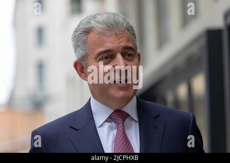 Brandon Lewis erhält Interviews im BBC Broadcasting House am Langham Place. Bild aufgenommen am 12.. Juni 2022. © Belinda Jiao jiao.bilin@gmail.com 07598 Stockfoto