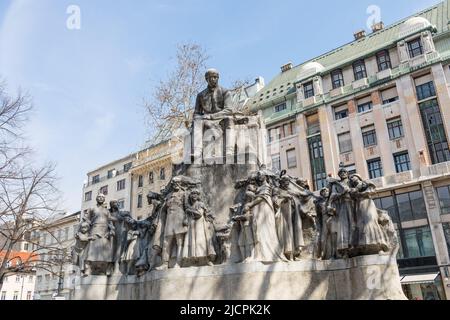 Budapest, Ungarn 16. März 2018: Mihaly Vorosmarty Statue, die seine Ode im Vaterland, Vorosmarty Ter (Platz), Budapest, Ungarn rezitiert Stockfoto