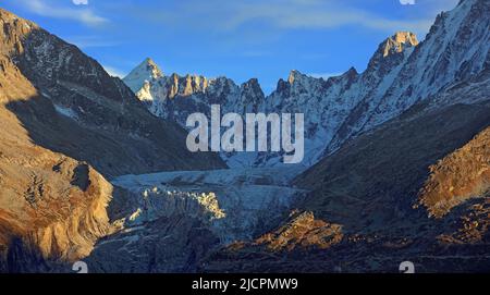 Frankreich, Haute-Savoie (74) Mont-Blanc-Massiv, Aiguille du Dolent, Les Courtes, Les Droites, Argentière-Gletscher Stockfoto