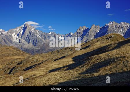 Frankreich, Haute-Savoie Massif du Mont Blanc, Aiguille Verte und Aiguilles Chamonix Stockfoto