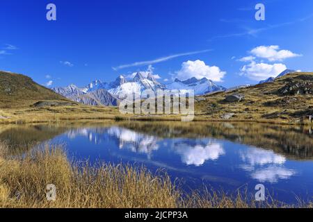 Frankreich, Savoie Col de la Croix de Fer, Lake Guichard und die Nadeln von Arves Stockfoto