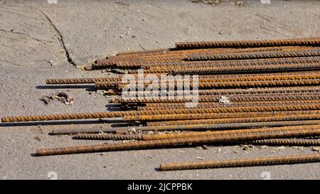 Ein Paket rostiger Riegel Stockfoto