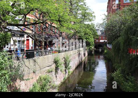 Die weltberühmte Canal Street im Zentrum von Manchester, Großbritannien Stockfoto