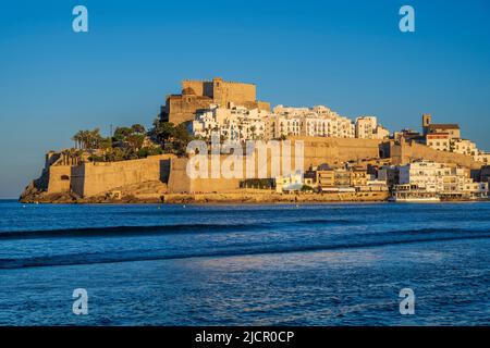 Altstadt und Tempelritterburg, Peniscola, Bundesland Valencia, Spanien Stockfoto