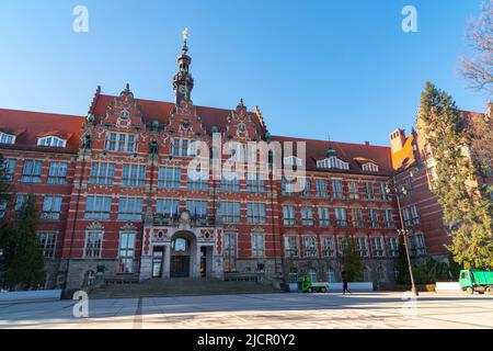 Danzig, Polen - 11. März 2022: Das Hauptgebäude der Technischen Universität Danzig Stockfoto