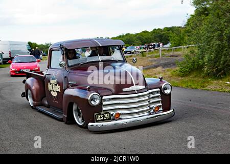 Ein Hot Rod aus einem Brown, 1950, Chevrolet 3100 Truck, auf der Deal Classic Car Show 2022 ausgestellt Stockfoto