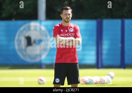 Bielefeld, Deutschland. 15.. Juni 2022. Fußball, 2. Bundesliga, Arminia Bielefeld. Neuer Assistenztrainer Kai Hesse ist auf dem Trainingsplatz. Quelle: Friso Gentsch/dpa/Alamy Live News Stockfoto