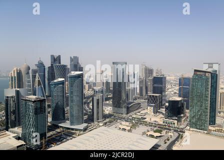 Doha. 14.. Juni 2022. Das Foto vom 14. Juni 2022 zeigt das Stadtbild von Doha, der Hauptstadt von Katar. Quelle: Wang Dongzhen/Xinhua/Alamy Live News Stockfoto