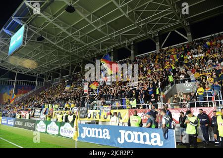 Rumänische Zuschauer während des Spiels der UEFA Nations League zwischen Rumänien und Montenegro , 14.06.2022, Stadion Giulesti , Bukarest , Cristi Stavri Stockfoto