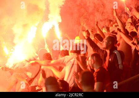 Rumänische Zuschauer während des Spiels der UEFA Nations League zwischen Rumänien und Montenegro , 14.06.2022, Stadion Giulesti , Bukarest , Cristi Stavri Stockfoto