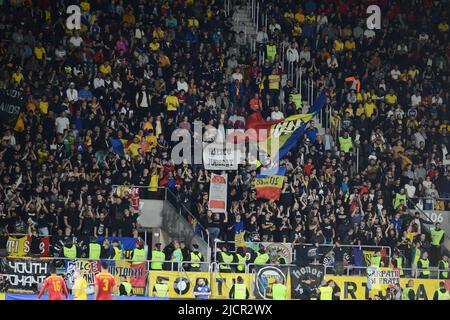 Rumänische Zuschauer während des Spiels der UEFA Nations League zwischen Rumänien und Montenegro , 14.06.2022, Stadion Giulesti , Bukarest , Cristi Stavri Stockfoto