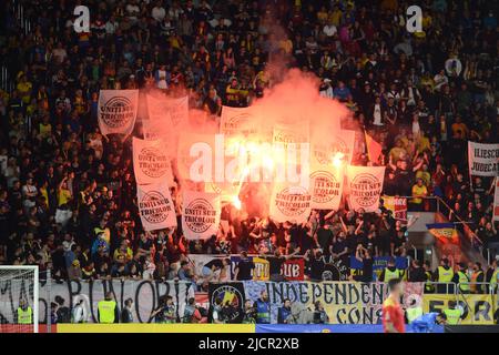 Rumänische Zuschauer während des Spiels der UEFA Nations League zwischen Rumänien und Montenegro , 14.06.2022, Stadion Giulesti , Bukarest , Cristi Stavri Stockfoto