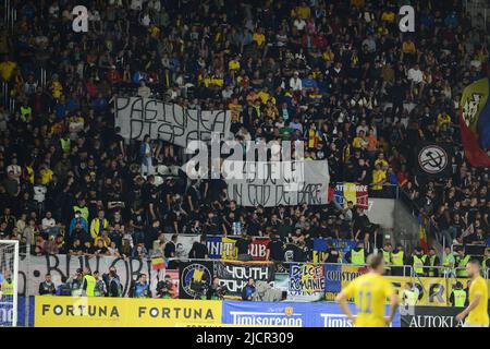 Rumänische Zuschauer während des Spiels der UEFA Nations League zwischen Rumänien und Montenegro , 14.06.2022, Stadion Giulesti , Bukarest , Cristi Stavri Stockfoto