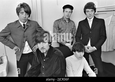 DIE BRITISCHE Popgruppe HOLLIES im September 1966 . Von links: Tony Hicks, Graham Nash, Bobby Elliott, Eric Haydock, Allan Clarke. Foto: Tony Gale Stockfoto