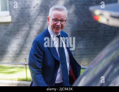 London, Großbritannien. 15.. Juni 2022. Michael Gove, Staatssekretär für Aufheitung, Wohnungsbau und Gemeinschaften; Minister für zwischenstaatliche Beziehungen, Downing Street. Kredit: Karl Black/Alamy Live Nachrichten Stockfoto