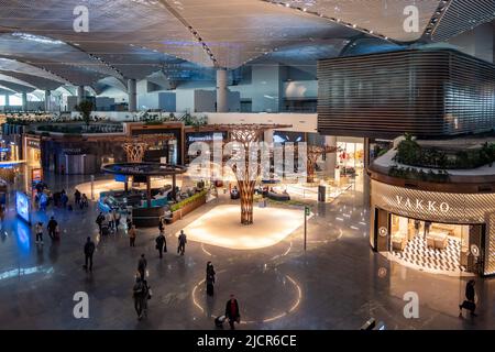 Geschäfte im Atatürk International Airport. Istanbul, Türkiye. Stockfoto