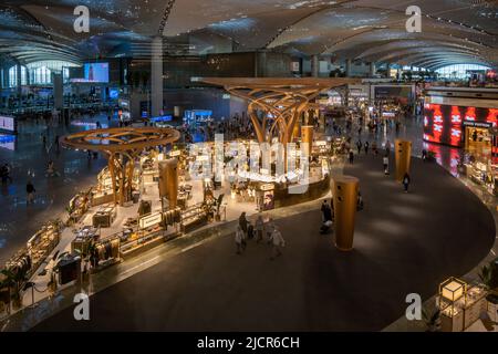 Geschäfte im Atatürk International Airport. Istanbul, Türkiye. Stockfoto