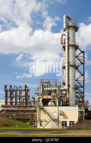 Petrochemische Caprolactam Cyclohexanon organische Produktion Raffinerie-Säule Turm und Reaktor. Petrochemische Ausrüstung der chemischen Anlage. Industrie Stockfoto