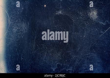Leere getönte Filmstreifen Textur Hintergrund mit schweren Körnung, Staub und leichte Leck Stockfoto
