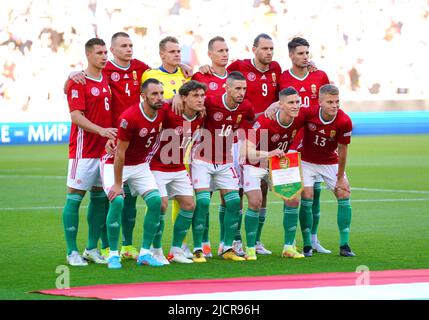 Willi Orban, Attila Szalai, Denes Dibusz, Adam Long, Adam Szalai, Dominik Szoboszlai, Attila Fiola, Callum Styles, Zsolt Nagy, Roland Sallai und Andras Schafer vor dem Spiel der UEFA Nations League im Molineux Stadium, Wolverhampton. Bilddatum: Dienstag, 14. Juni 2022. Stockfoto