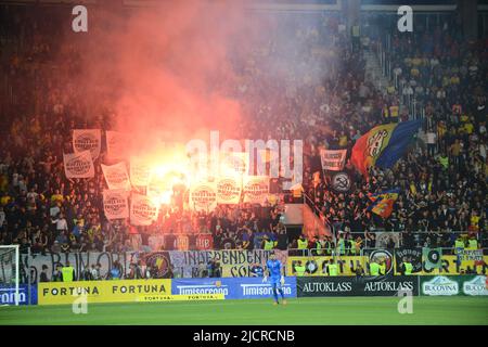 Rumänische Zuschauer während des Spiels der UEFA Nations League zwischen Rumänien und Montenegro , 14.06.2022, Stadion Giulesti , Bukarest , Cristi Stavri Stockfoto