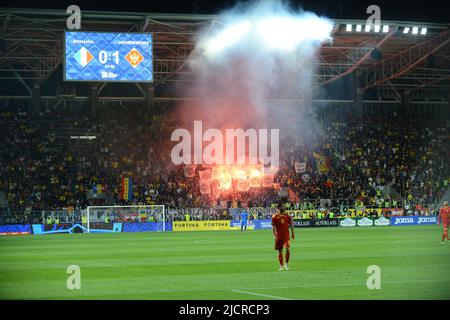 Rumänische Zuschauer während des Spiels der UEFA Nations League zwischen Rumänien und Montenegro , 14.06.2022, Stadion Giulesti , Bukarest , Cristi Stavri Stockfoto