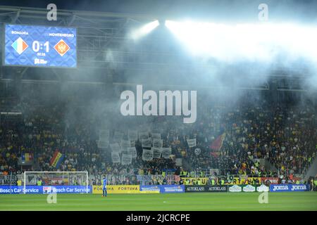 Rumänische Zuschauer während des Spiels der UEFA Nations League zwischen Rumänien und Montenegro , 14.06.2022, Stadion Giulesti , Bukarest , Cristi Stavri Stockfoto