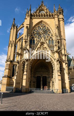 Die Kathedrale von Metz, auch Kathedrale des Heiligen Stephanus, Metz (Cathédrale Saint Étienne de Metz) genannt, ist eine römisch-katholische Kathedrale in Metz, der Hauptstadt von Stockfoto